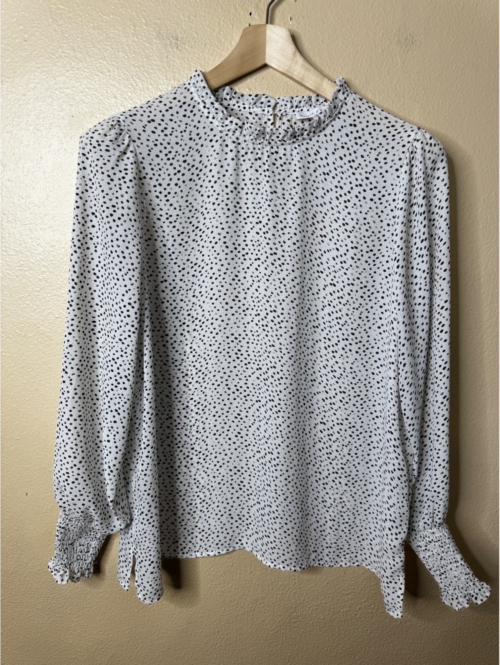 Maison d'Amelie Womens XL Blouse Black White Spotted Ruffle Smocked Cuffs